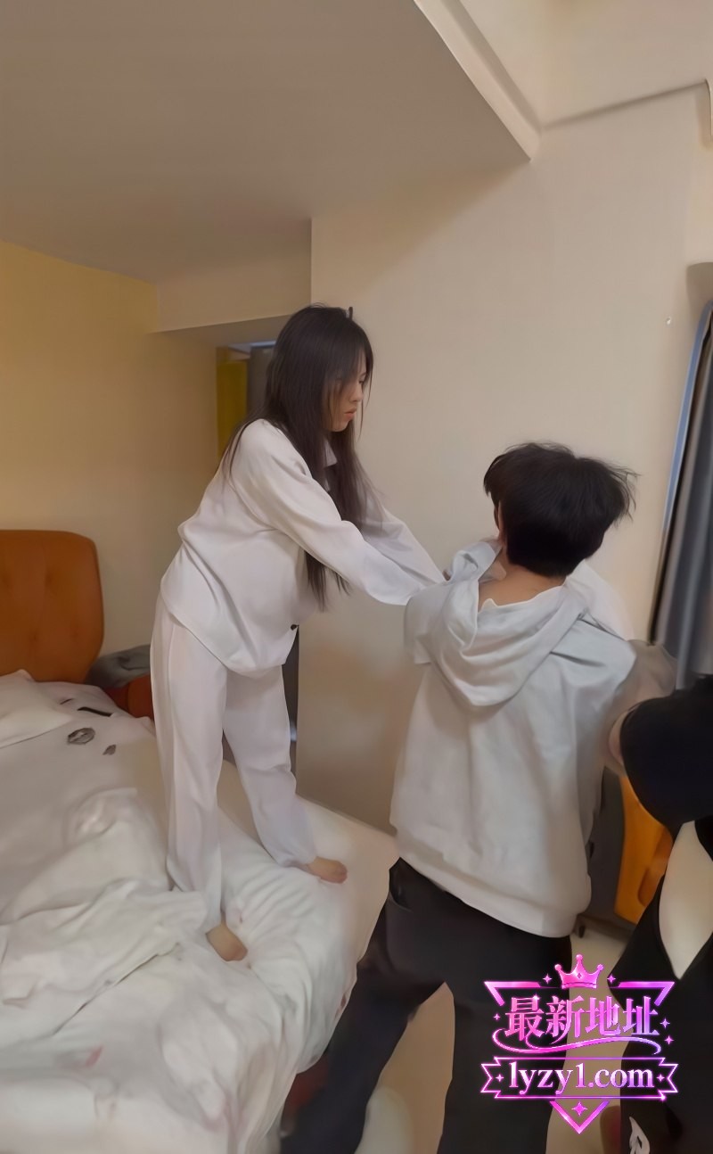 贵州遵义敖溪抓奸 杨丽晶与山东小伙约炮被抓现行 现场连线岳父要求退彩礼